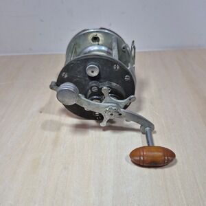 Vintage‎ Penn Peer No. 209 Fishing Reel Made in USA Level Wind Wood Handle 30-66